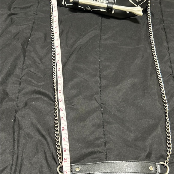 Black Coffin Crossbody Bag with Skeleton Design glow in the dark - Picture 10 of 11